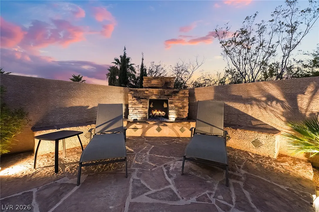3 bed, 2.0 bath, 1928 sqft, $5,400 — Photo 3