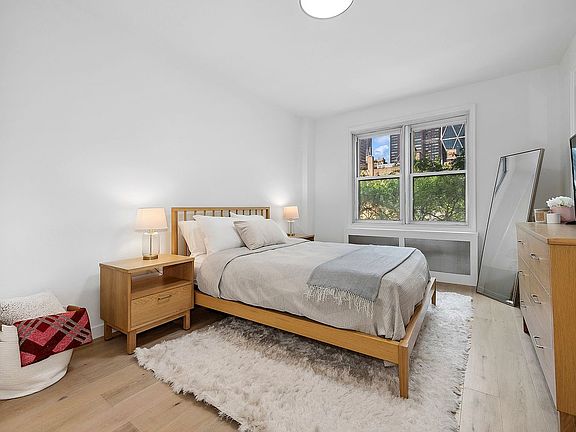 4th image of 300 W 53rd St APT 3H