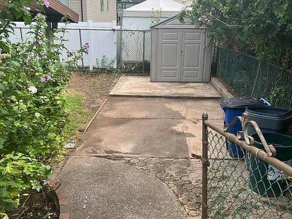 2nd image of 550 Wilson Ave