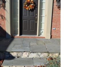 5220 Creekmonte Dr, Oakland Township, MI 48306