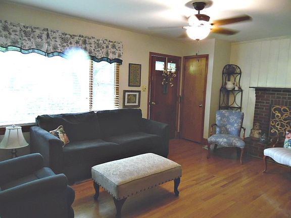 3rd image of 1183 Patrick Henry Ave