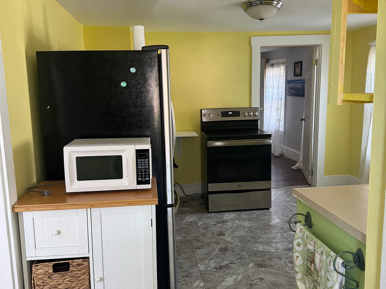 3 bed, 1060 sqft, $2,100 — Photo 4