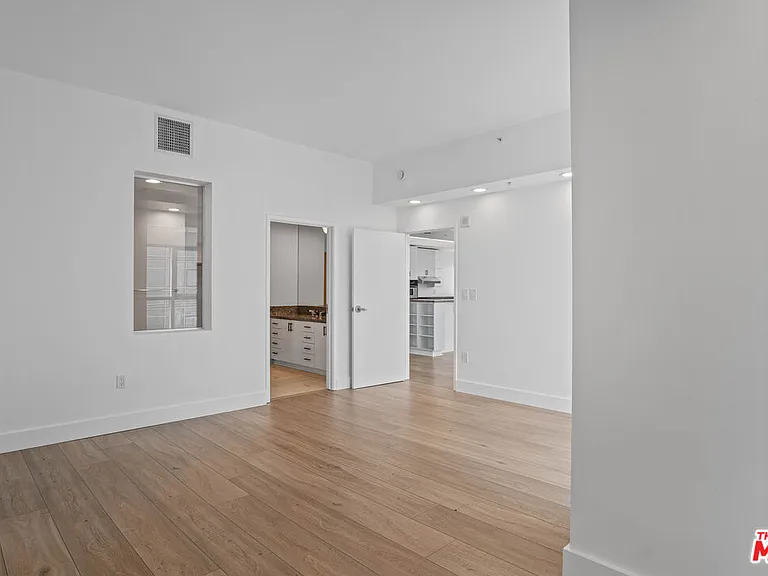 13700 Marina Pointe Dr #1916 — Photo 17