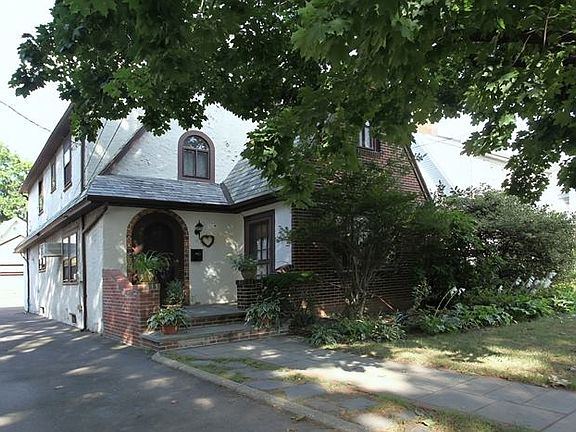 2nd image of 267 Carnation Ave