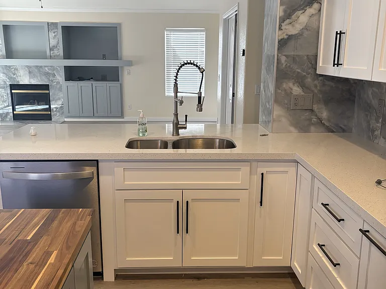 12371 W Monroe St — Photo 3