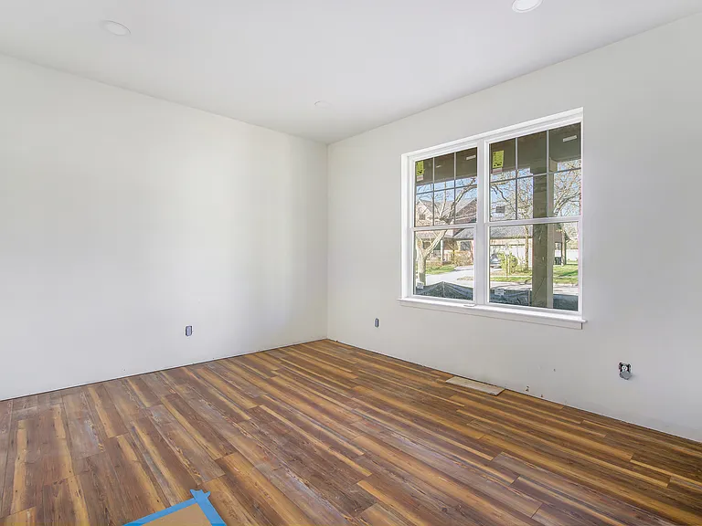 445 Hiscock St — Photo 16
