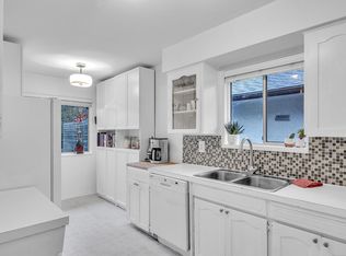 3296 Institute Rd, North Vancouver, BC V7K 2K9