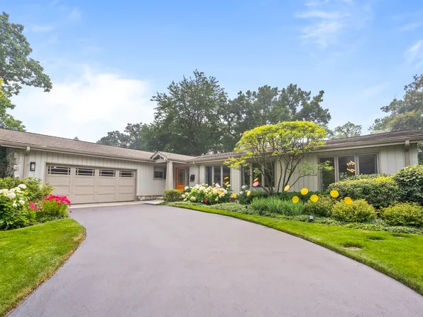 421 Heather Ln, Lake Forest, IL 60045