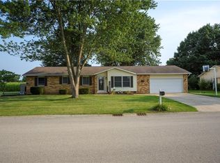 509 Holiday Dr, Effingham, IL 62401