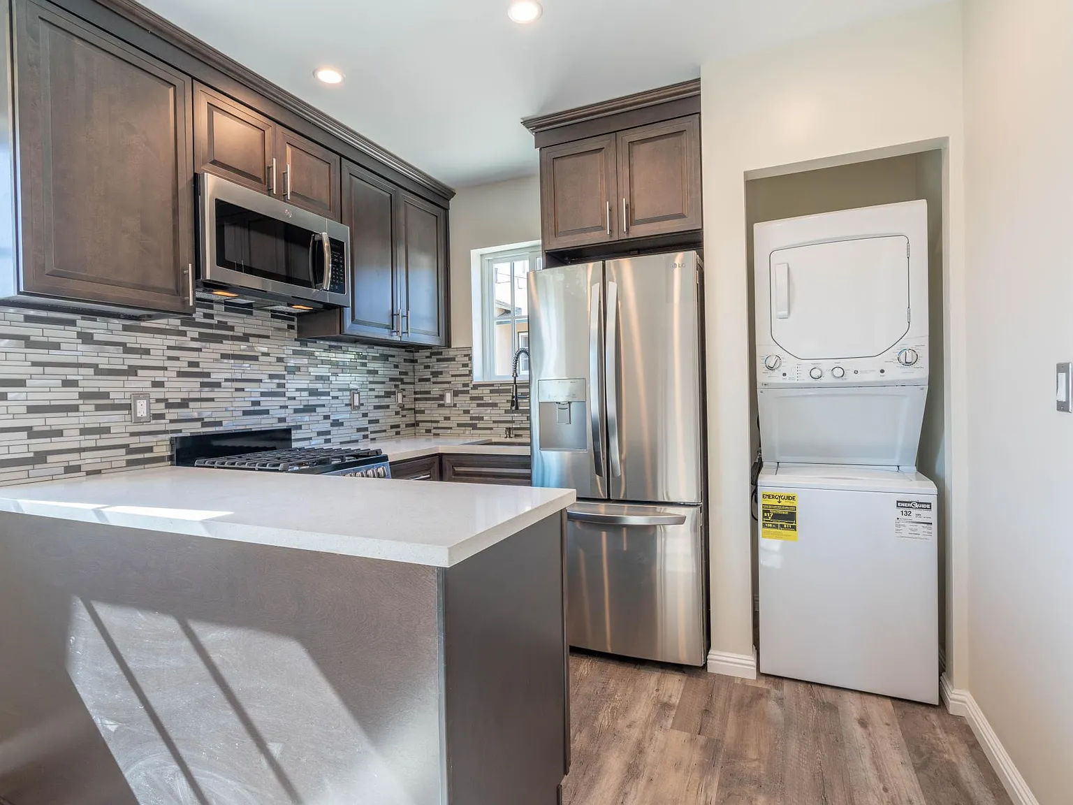 1 bed, 450 sqft, $2,100 — Photo 4