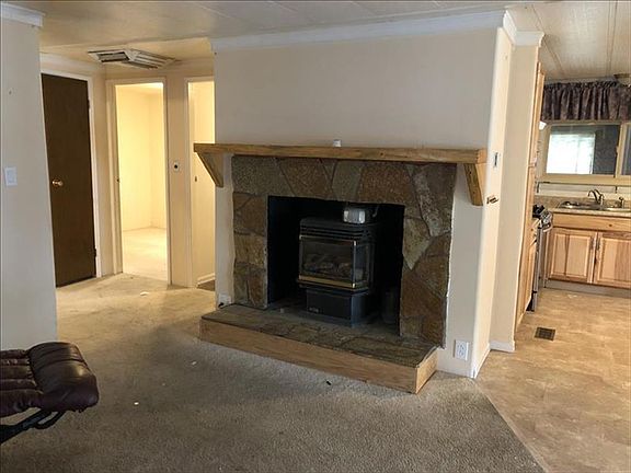 5th image of 810 Goldie St