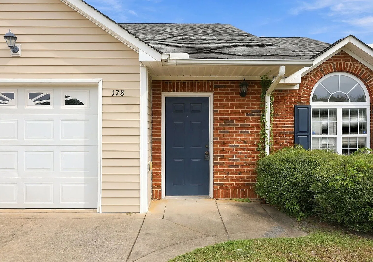 One Story Comfort, Convenience & Campus Living Near Campbell University! — Photo 1
