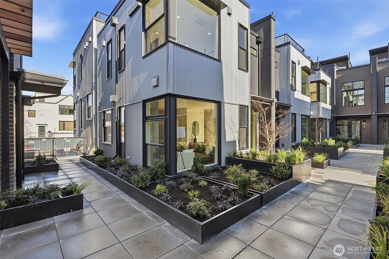 1st image of 2018 Fairview Avenue E #A