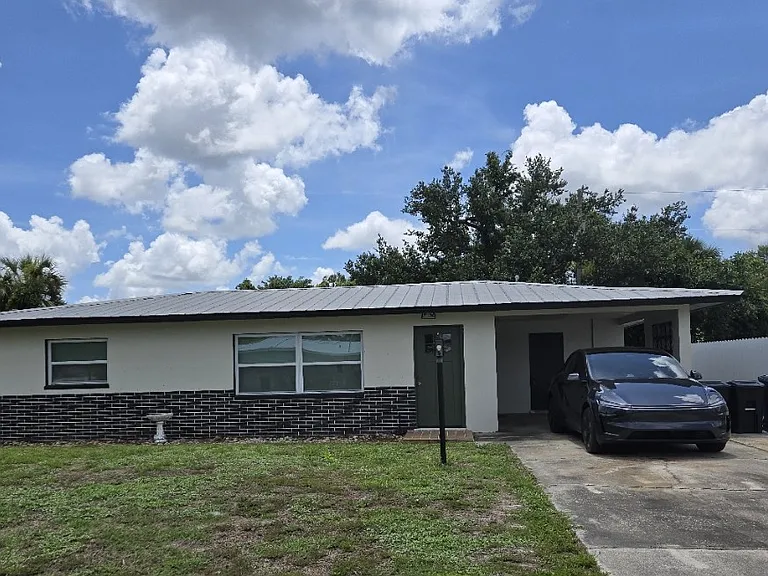 203 Chalmer Dr — Photo 1
