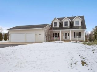 6268 Baywood Cir, Luxemburg, WI 54217