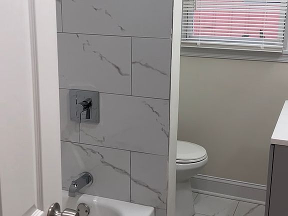 4th image of 921 Sunset St