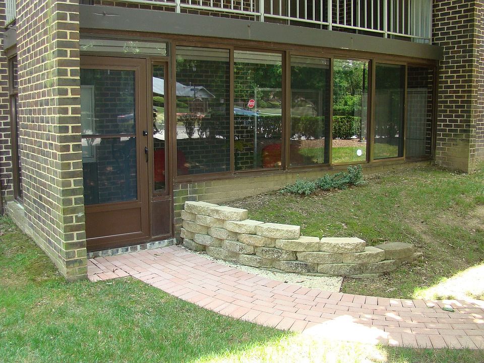 Private Entrance