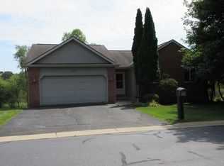 1233 Crystal Pointe Cir, Fenton, MI 48430