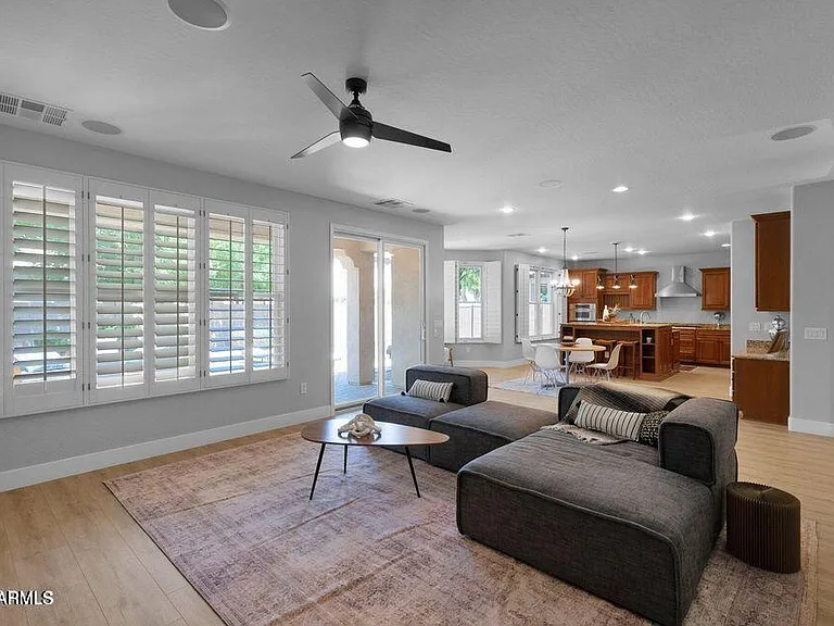 4590 E Waterman St — Photo 29