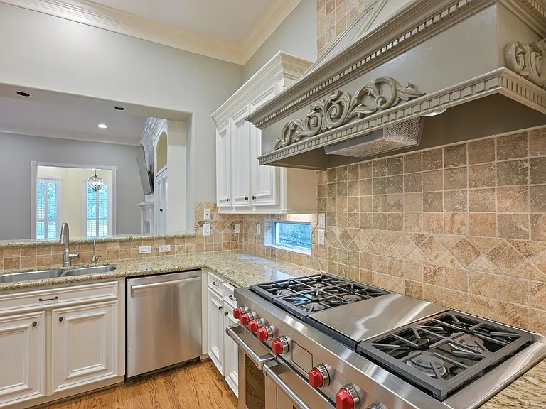 2390 W 8th St — Photo 14
