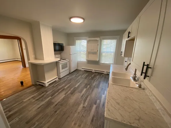 46 8th St #1, Auburn, ME 04210
