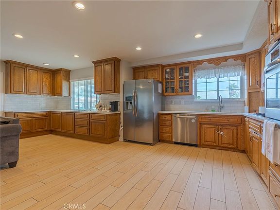 3rd image of 12798 Harmony Ave
