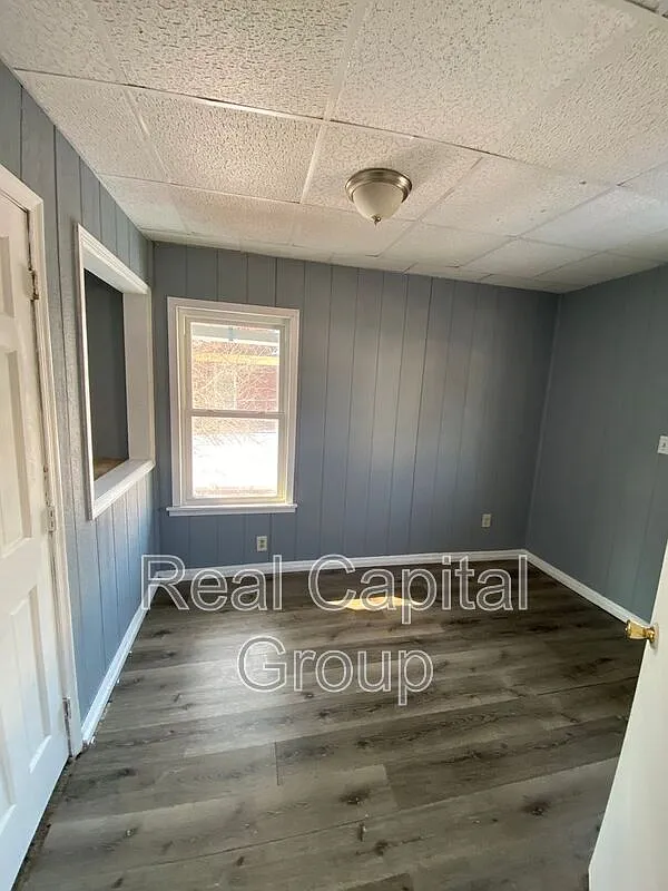 2 bed, 1.0 bath, $850 — Photo 4