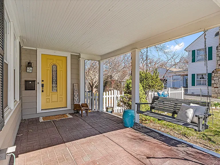 2716 SW 13th St — Photo 2