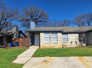 805 Woodland Ct, Kennedale, TX 76060