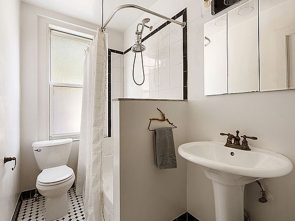 5th image of 200 W 108th St APT 2B