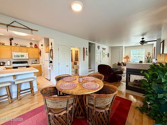 5th image of 595 Warren Ct
