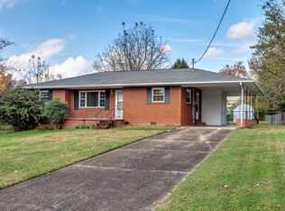 102 Wayne Rd, Oak Ridge, TN 37830