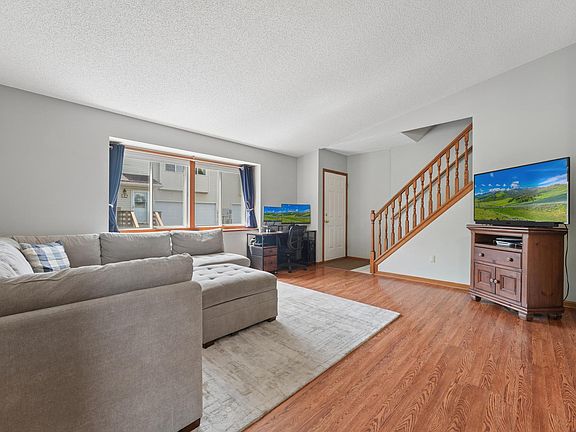 4th image of 6 Oak Rd #B