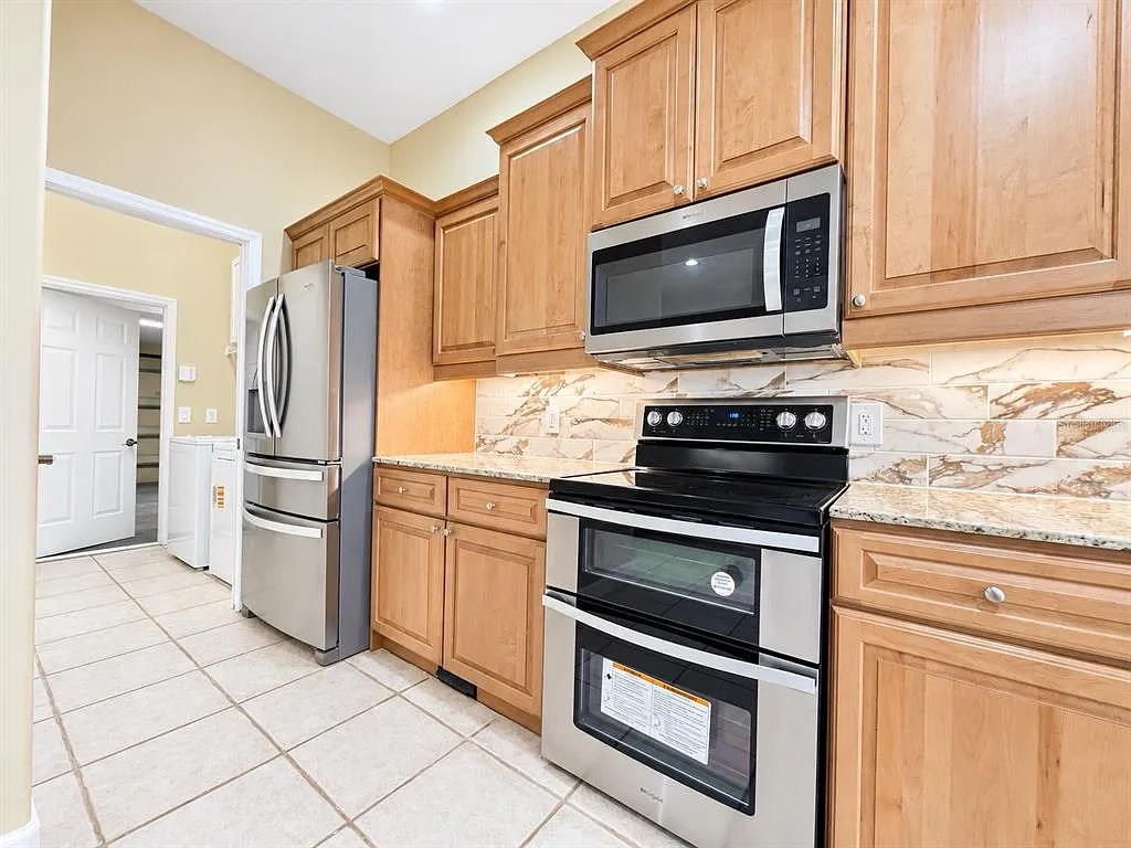 3 bed, 3.0 bath, 2385 sqft, $4,099 — Photo 4