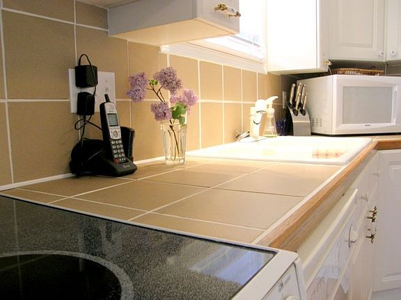 Tile counters & backsplash