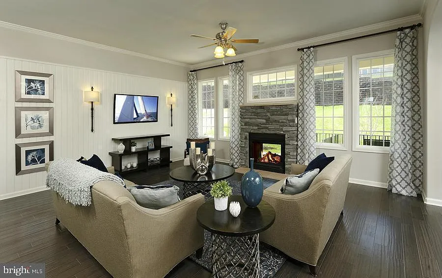 5 bed, 4.5 bath, 4689 sqft, $5,120 — Photo 3