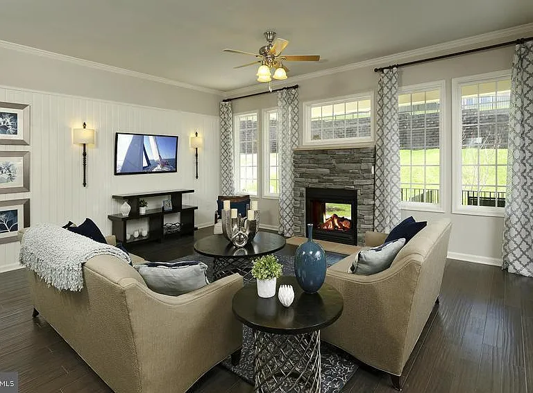141 Coachman Cir — Photo 3