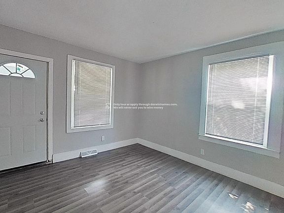 3rd image of 1903 Elwood Ave
