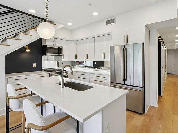 5th image of 346 Peters St SW #303