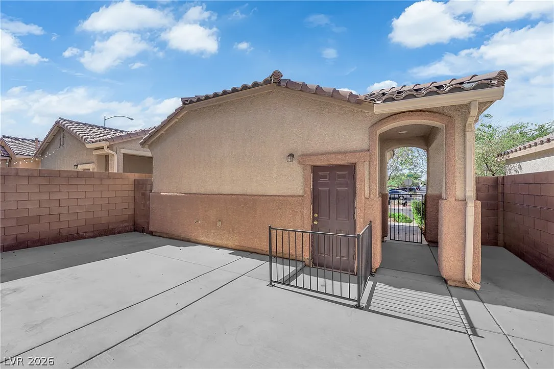 3 bed, 2.5 bath, 1471 sqft, $2,000 — Photo 4