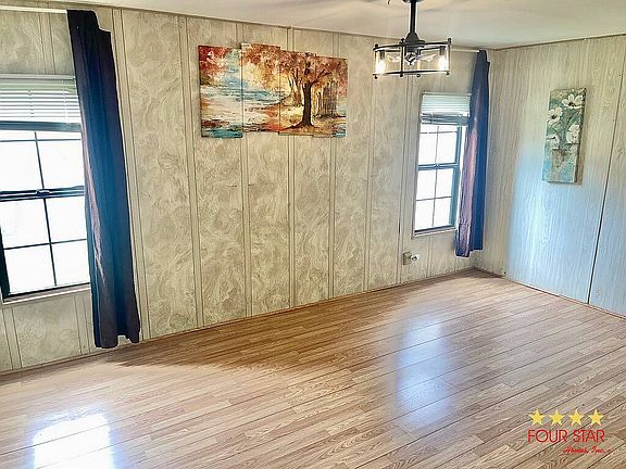 5th image of 70 Pickering Dr