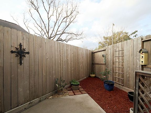 Nice sized fenced backyard space.