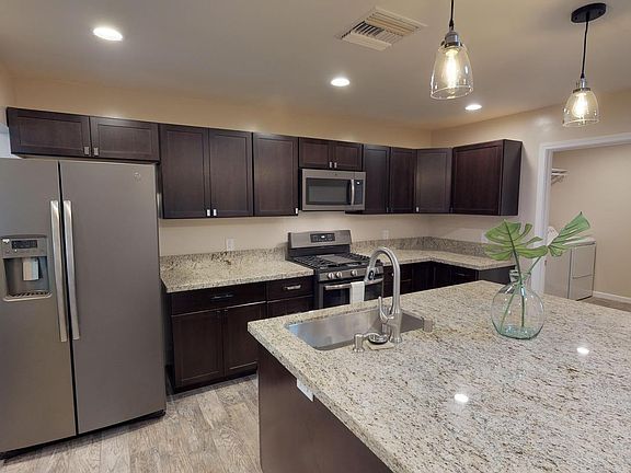 2nd image of 1751 Catalina Blvd