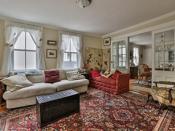 4th image of 70 Marlboro St