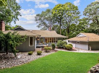 5 Standish Dr, Morristown, NJ 07960