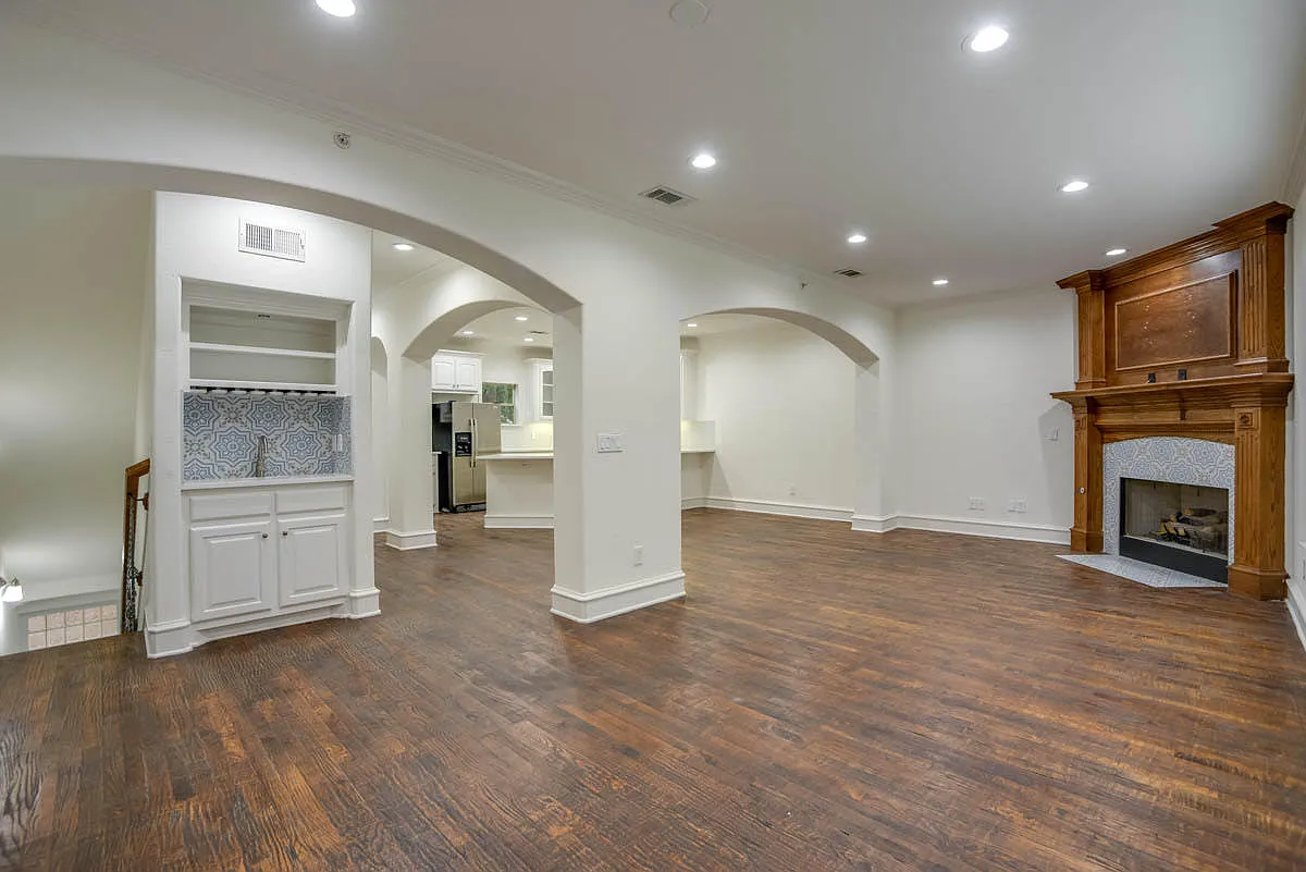 2 bed, 1941 sqft, $3,950 — Photo 2