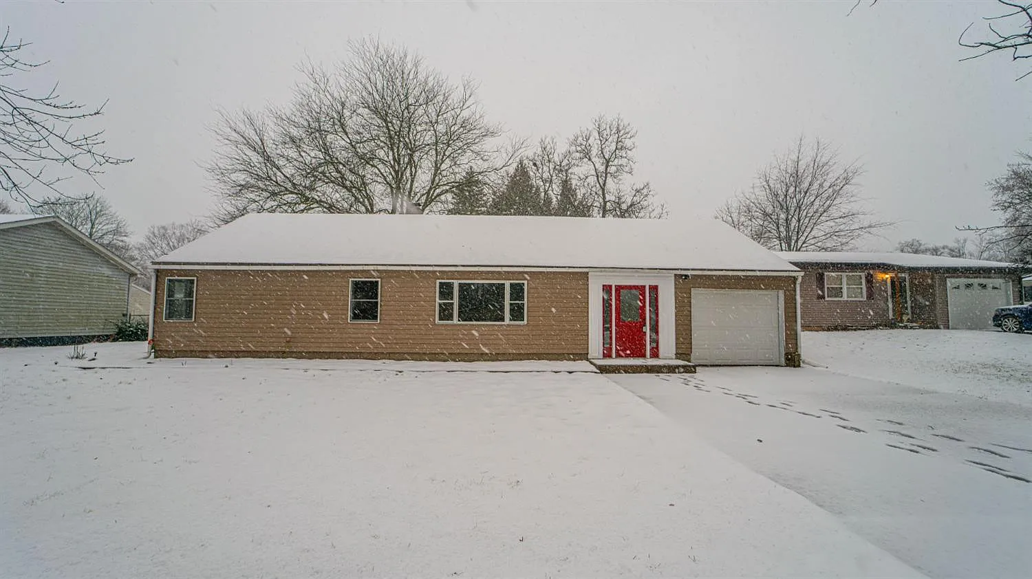 1212 Greenway St photo 1