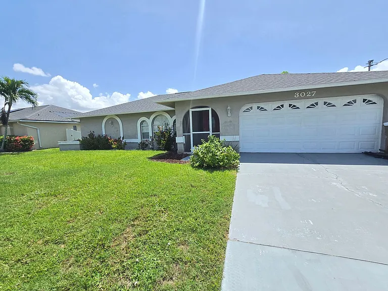3027 SW 23rd Ave — Photo 1
