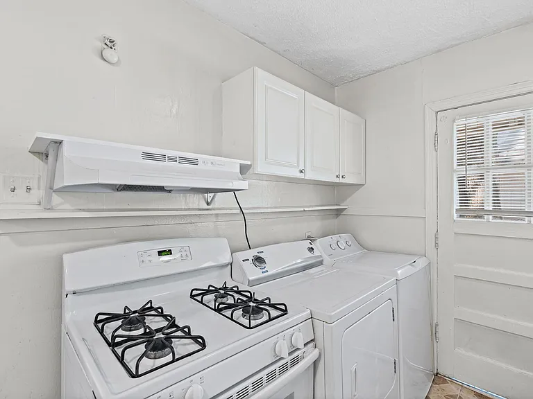 Marion Ave — Photo 10