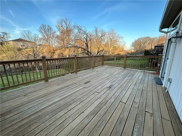 21619 62nd St, Shawnee, KS 66218